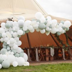  Stor ballongbåge med papperslöv, ljusgrön/vit, 200 ballonger